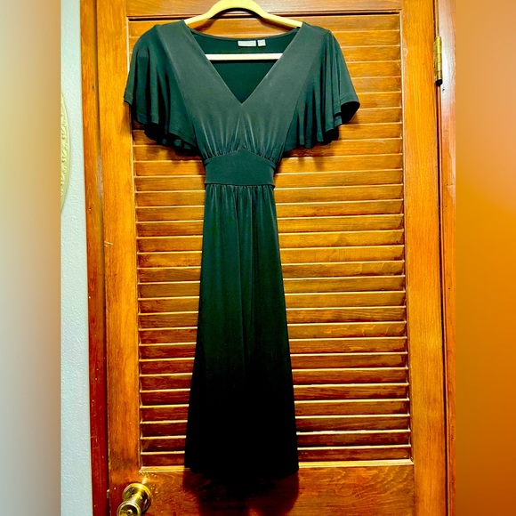 Slimming black dress: at work with a jacket & still ready for a classy party - Picture 10 of 14